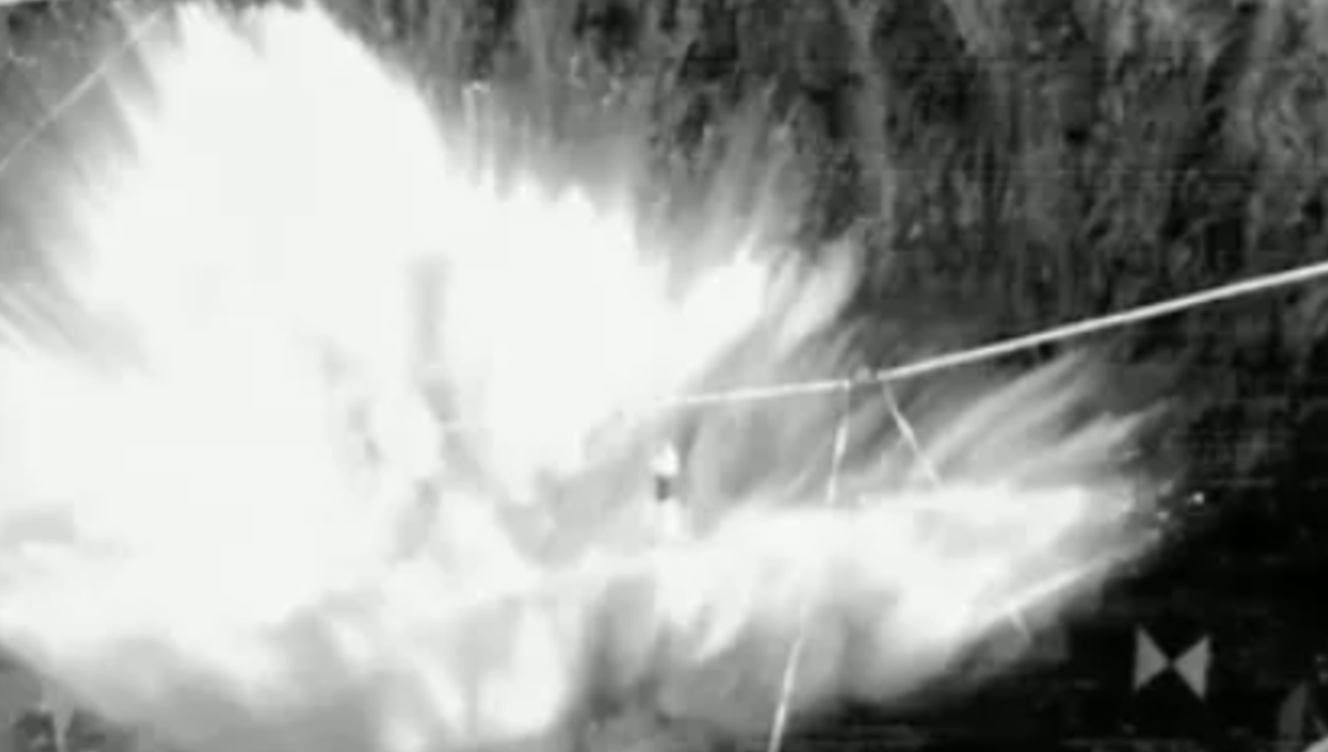 Chủ tịch Hội đồng Tham mưu trưởng Liên quân Mỹ, Tướng Không quân Dan "Razin" Caine chia sẻ: “Mỗi quả bom MOP có ​​ba tác động gây ra thiệt hại lớn bởi sức nổ, độ phân mảnh và áp suất quá mức, điều này làm xé toạc các đường hầm mở và phá hủy các phần cứng quan trọng”. Ảnh: @Không Quân Mỹ.