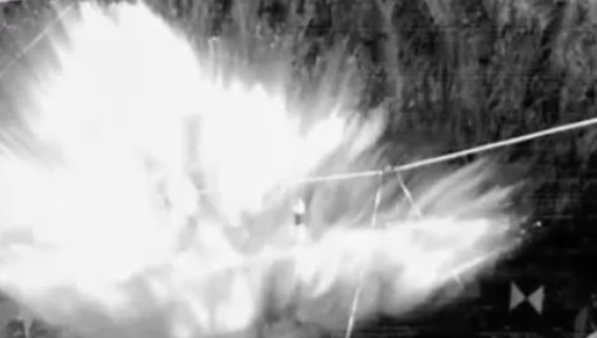 Chủ tịch Hội đồng Tham mưu trưởng Liên quân Mỹ, Tướng Không quân Dan "Razin" Caine chia sẻ: “Mỗi quả bom MOP có ​​ba tác động gây ra thiệt hại lớn bởi sức nổ, độ phân mảnh và áp suất quá mức, điều này làm xé toạc các đường hầm mở và phá hủy các phần cứng quan trọng”. Ảnh: @Không Quân Mỹ.