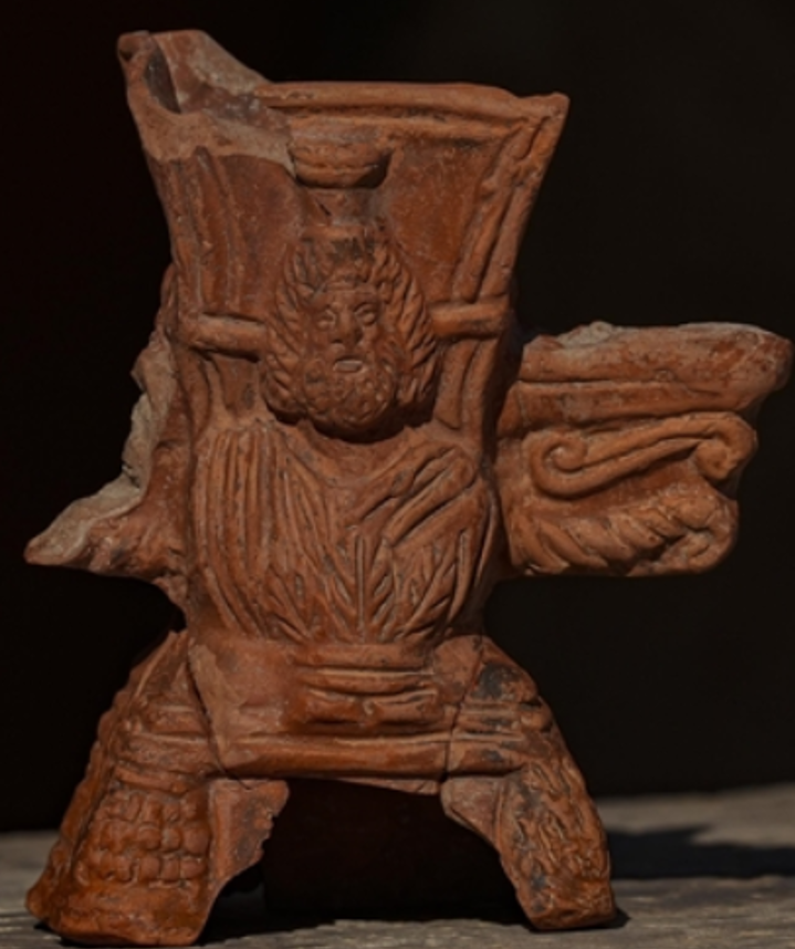 Thiết kế này khiến chiếc lư hương trở nên độc đáo với biểu tượng mạnh mẽ, đậm chất tín ngưỡng văn hóa tâm linh cổ đại. Ảnh: @Bộ Văn hóa và Du lịch Thổ Nhĩ Kỳ.