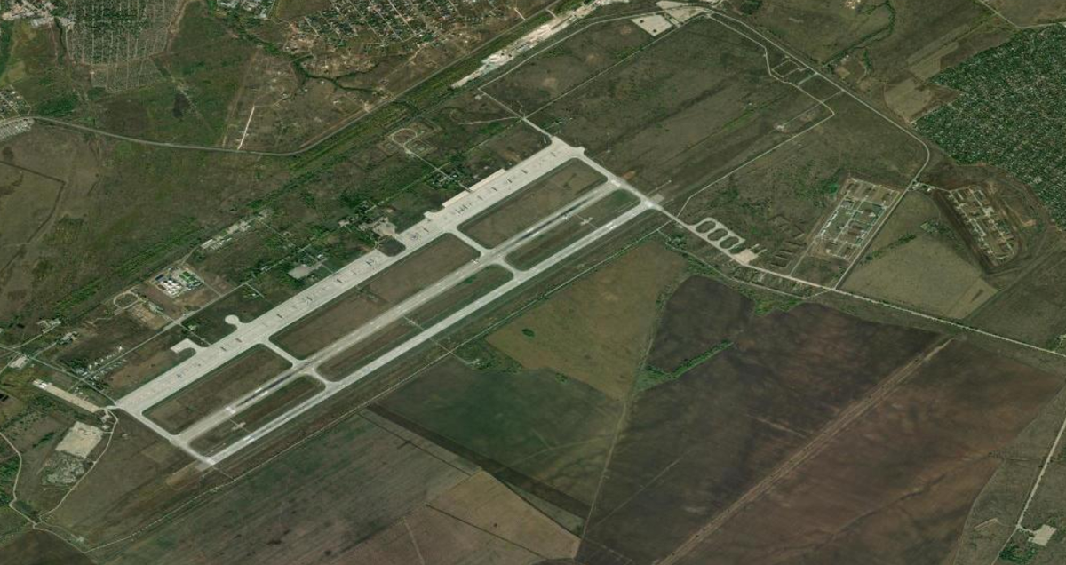 Tuy nhiên, không phải tất cả các căn cứ đều có sự thay đổi. Ảnh vệ tinh công bố cách đây vài ngày cho thấy, máy bay ném bom tại căn cứ không quân Engels ở Saratov vẫn đỗ ngoài trời. Ảnh: @ RUSI.