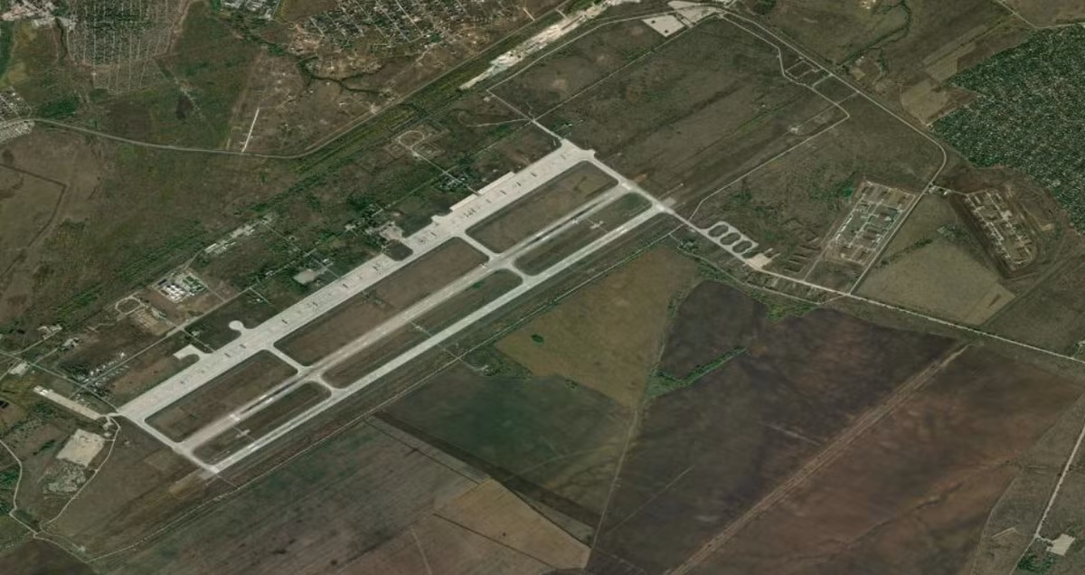 Tuy nhiên, không phải tất cả các căn cứ đều có sự thay đổi. Ảnh vệ tinh công bố cách đây vài ngày cho thấy, máy bay ném bom tại căn cứ không quân Engels ở Saratov vẫn đỗ ngoài trời. Ảnh: @ RUSI.