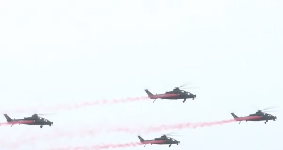 Thực ra, Z-20T ra mắt sau lần đầu tiên xuất hiện trước công chúng trong cuộc duyệt binh quân sự vào ngày 3 tháng 9, nơi nó thu hút sự chú ý của toàn cầu, vì trực thăng tấn công Z-20T này kết hợp khả năng vận tải hàng không và tấn công trên cùng một nền tảng duy nhất. Ảnh: @AVIC.