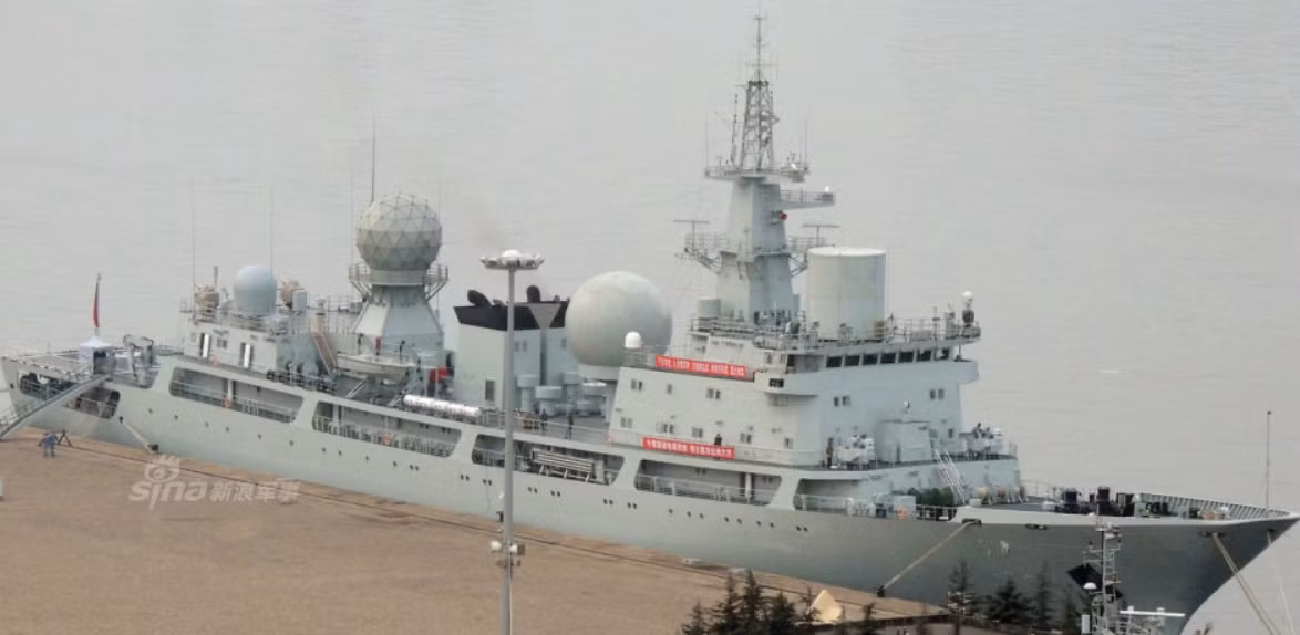 Động thái chiến lược này nhấn mạnh sự hiện diện ngày càng tăng của hải quân Trung Quốc trong một khu vực bất ổn về địa chính trị. Ban đầu, các nhà phân tích suy đoán rằng, Trung Quốc muốn hỗ trợ Iran bằng cách chia sẻ dữ liệu tình báo. Ảnh: @ Flickr.