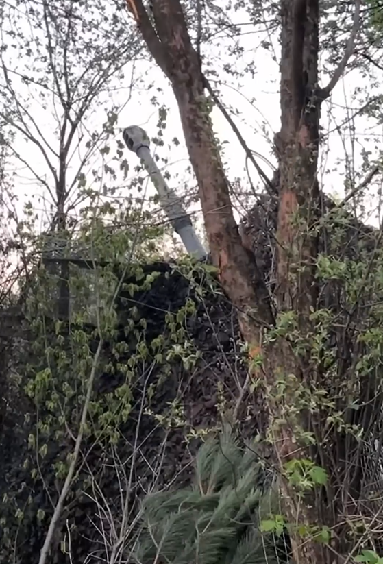 Được thiết kế để hỗ trợ hỏa lực tầm xa, có khối lượng lớn, nó vẫn là vũ khí chủ lực của các đơn vị pháo binh Nga cho đến ngày nay. Ảnh: @Lữ đoàn Nhảy dù Độc lập số 25 của Ukraine.