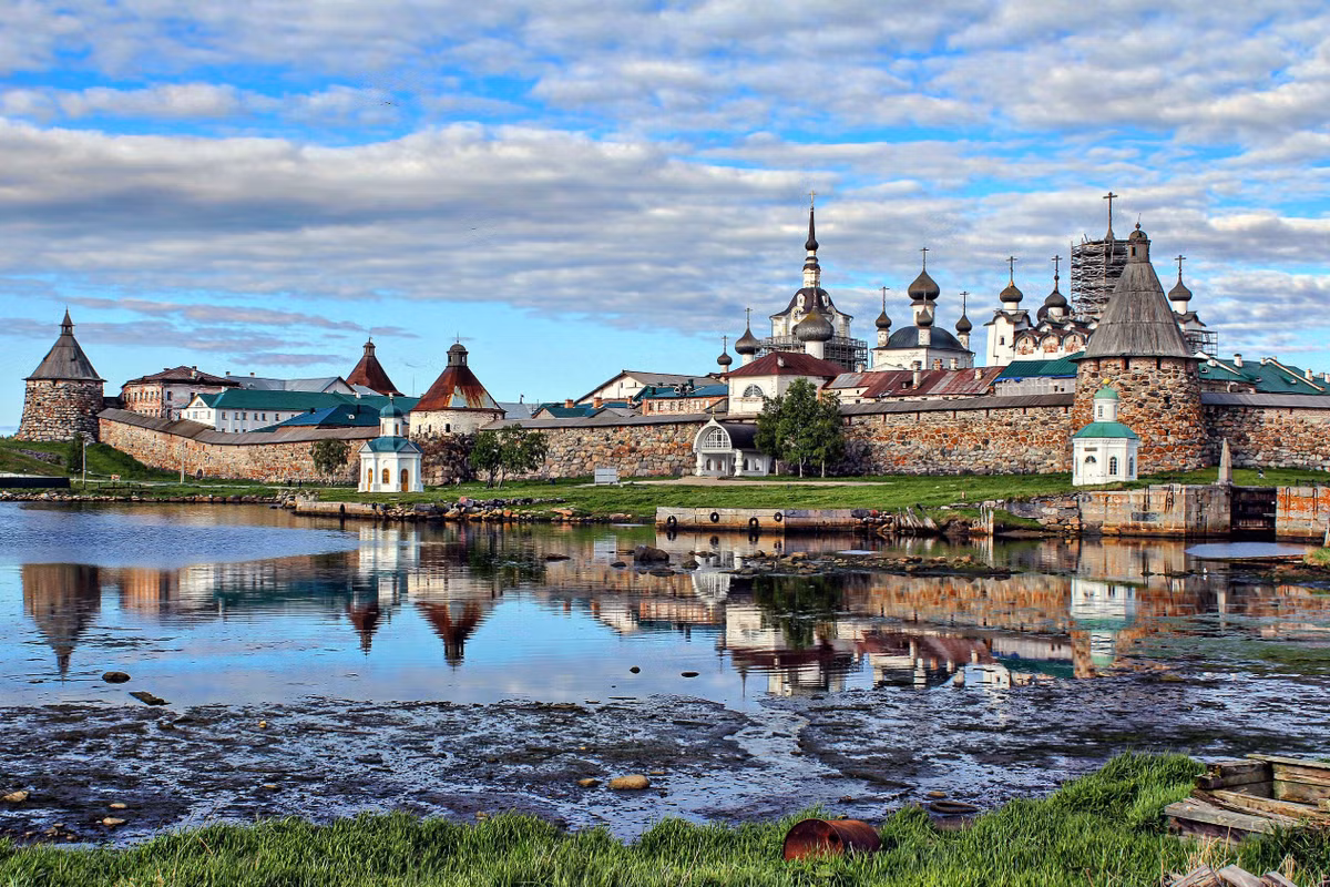 Đó là một bộ hài cốt ước tính có niên đại khoảng 1.300 năm tuổi. Ảnh: @Denis Volkov.