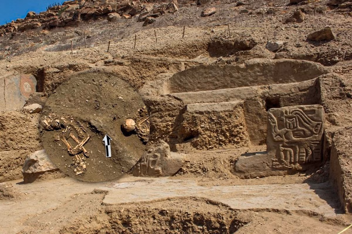 Theo các nhà khảo cổ học, công trình cổ xưa này được xây dựng bằng bùn nghiền, thể hiện phương pháp xây dựng tiên tiến được sử dụng bởi các nền văn minh sơ khai trong khu vực. Ảnh: @Bộ Văn hóa Peru.