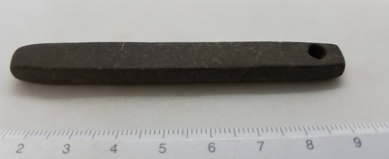 Khi nhóm nghiên cứu đến địa điểm này, họ còn tìm thấy những tảng đá được cho là đã tạo thành nền móng của các bức tường của một công trình kiến ​​trúc được gọi là "nhà dài", điển hình của người Viking. Ảnh: @Viện Khảo cổ học Iceland.