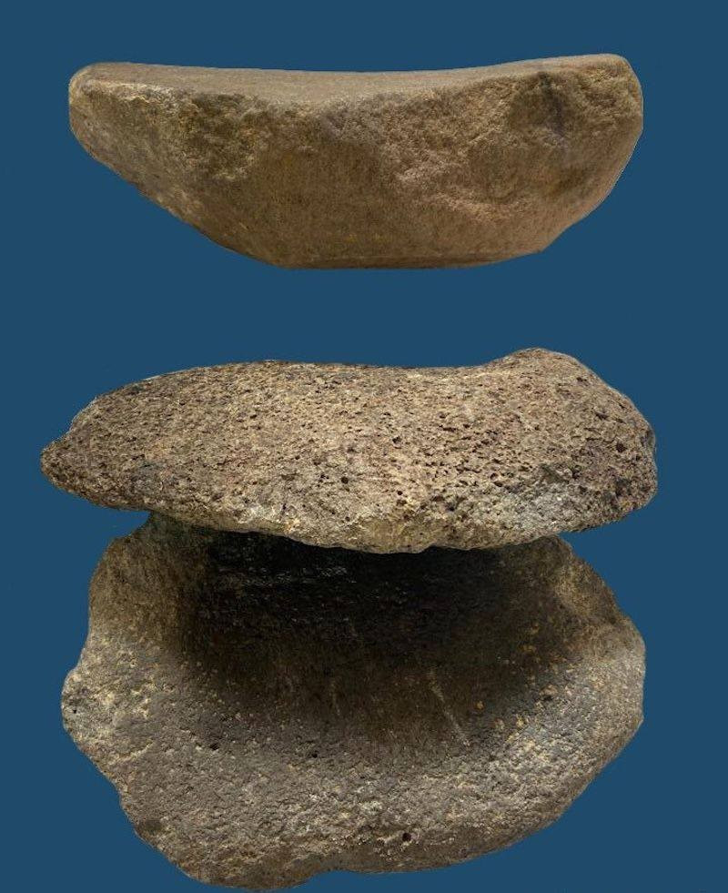 Những mảnh gốm và bình hai quai cổ có khắc tên Vị Pharaoh Thutmose I. Ảnh: @Hội Đồng Cổ Vật Tối Cao Ai Cập.