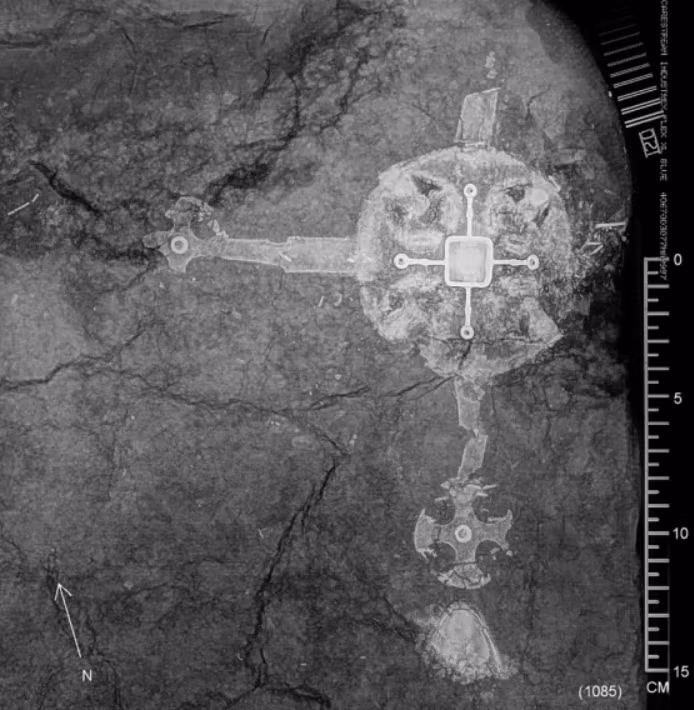 Các chuyên gia cho rằng, những hiện vật này không chỉ phản ánh tình yêu thương của cha mẹ hay các truyền thống nghi lễ - mà còn ngầm để khẳng định công khai bản sắc của tầng lớp thượng lưu. Đồ tùy táng từ các mộ trẻ em ở Siberia cho thấy địa vị thượng lưu của chúng và cả cha mẹ chúng. Ảnh: @Đại học Sư phạm Quốc gia Novosibirsk.