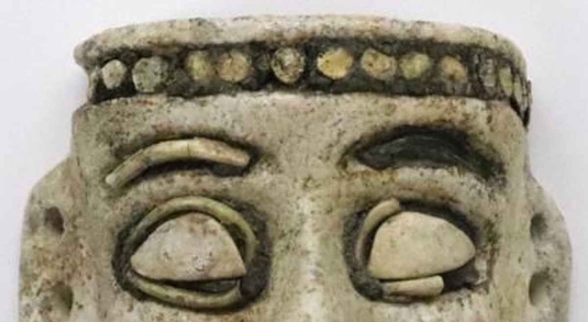 Chiếc mặt nạ gốm này có niên đại khoảng 3.300 năm tuổi. Ảnh: @Bảo tàng Iraq.