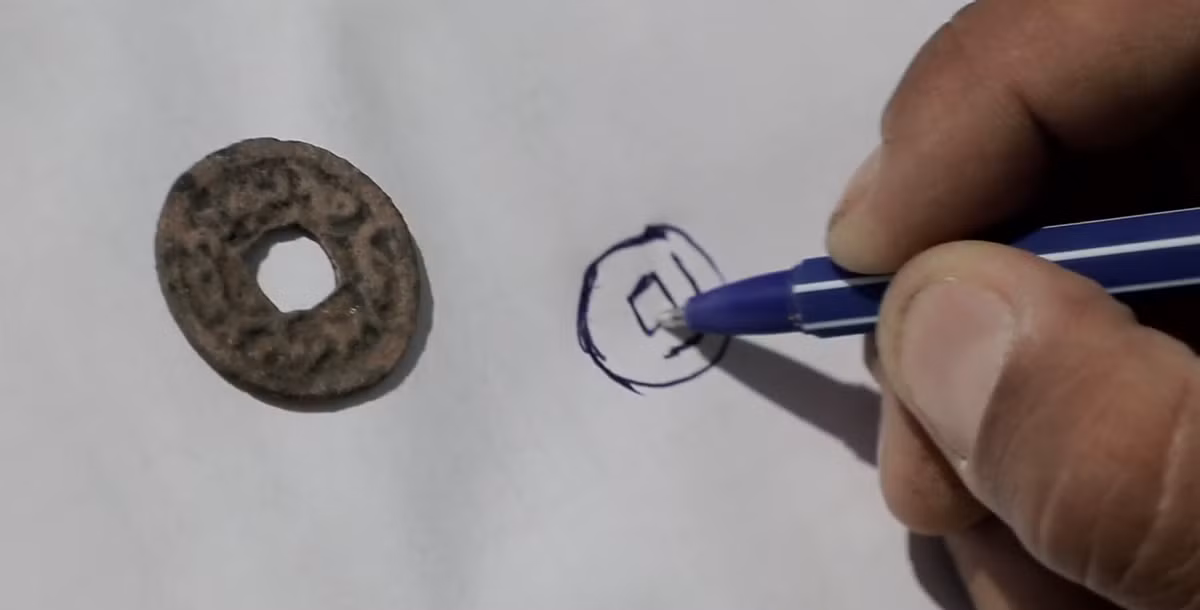 Mặt trước của đồng tiền có dòng chữ 'Bay Türgiş Kaghan'. Ảnh: @ Viện Nghiên cứu Văn hóa Kazakhstan.