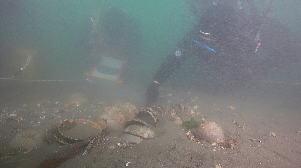 Đó là một lô hàng đồ gốm men ngọc bích thời Goryeo. Ảnh: @Viện Nghiên cứu Di sản Văn hóa Hàng hải Quốc gia Hàn Quốc.