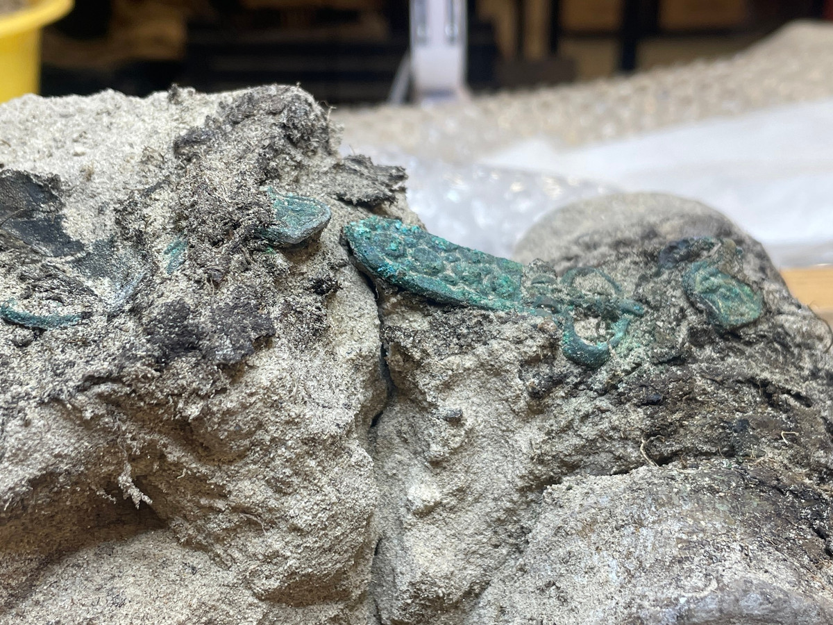 Đó là ba ngôi mộ cổ có niên đại từ thời trị vì của Vua Berengar I (năm 888-924 Sau Công Nguyên). Ảnh: @Bảo tàng Quốc gia Hungary.