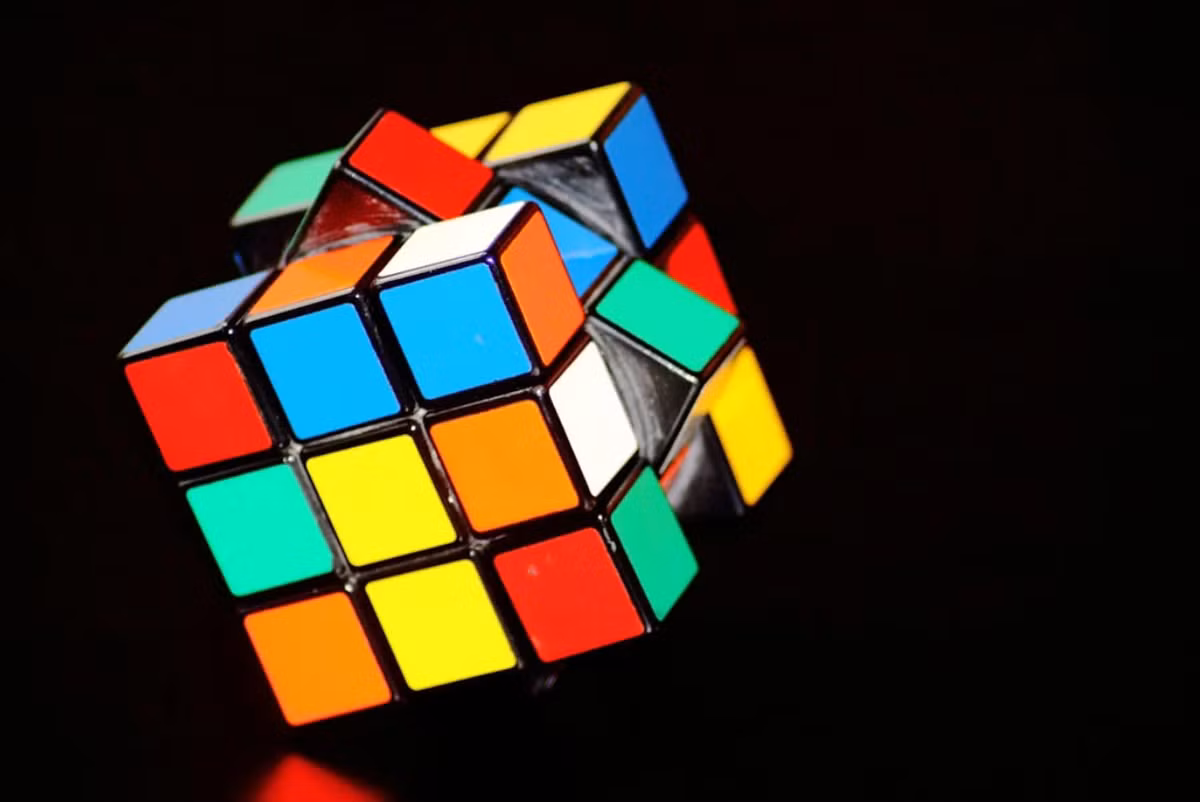 Bạn biết đấy, Rubik - khối lập phương nhiều màu đã làm đảo lộn bộ não của chúng ta trong nhiều thập kỷ qua? Tuy nhiên, giờ đây khối lập phương đa màu, lộn xộn này đã được giải mã trong một thời gian kỷ lục mới. Ảnh: @Getty.