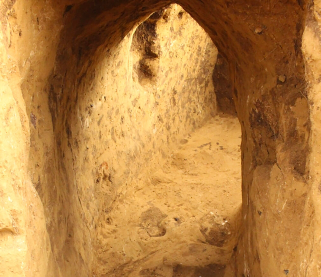 Phân tích chuyên sâu, kết quả cho thấy, đường hầm này là nơi ẩn náu để thực hiện các nghi lễ thờ cúng, để cất giữ đồ đạc, hoặc là nơi trú ẩn trong thời kỳ xung đột. Ảnh: @Văn phòng Quản lý Di sản và Khảo cổ học Nhà nước Đức.