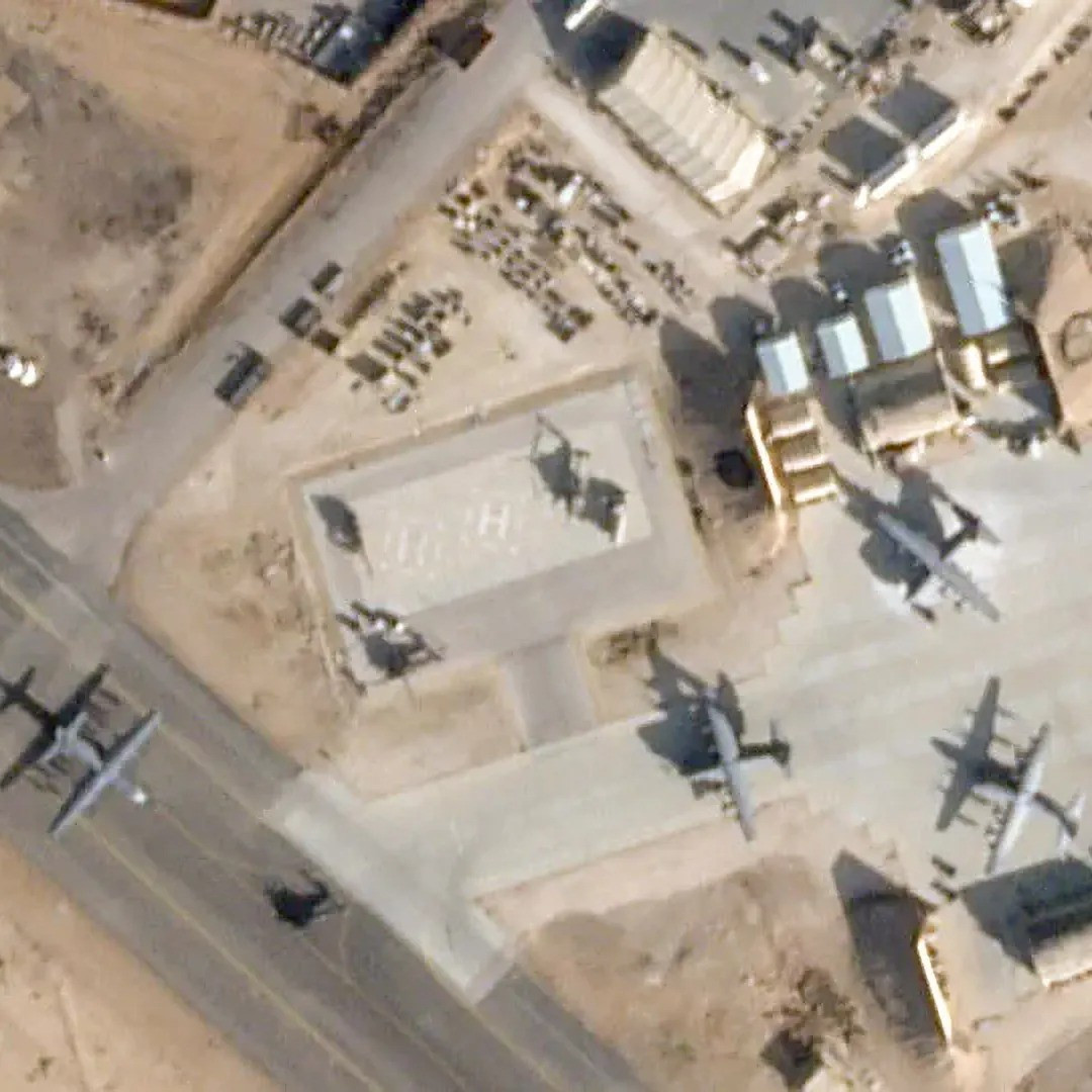 Ngoài các máy bay chiến đấu, căn cứ này còn là nơi hoạt động của máy bay tiếp nhiên liệu KC-135, máy bay chỉ huy và kiểm soát E-8 và máy bay trinh sát điện tử RC-135. Những phương tiện này đóng vai trò then chốt trong việc duy trì hoạt động tác chiến của không quân Mỹ trên toàn khu vực Trung Đông.