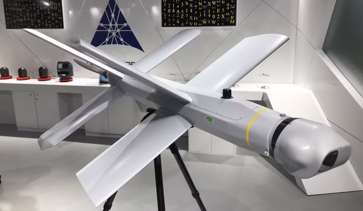 "Đây là một ví dụ điển hình cho thấy ngành công nghiệp quốc phòng Nga thích ứng nhanh với điều kiện chiến đấu. Nga cũng đã đầu tư mạnh vào các máy bay không người lái như Lancet để đối phó với những thách thức trong chiến tranh hiện đại”, Alexei Ivanov, nhà phân tích quân sự tại Trung tâm Nghiên cứu Chiến lược Moscow, nhận định. Ảnh: @ rubryka.