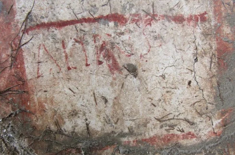 Thậm chí cả trẻ em cũng đã vẽ nguệch ngoạc những bức phác họa thô sơ về các võ sĩ giác đấu mà chúng đã thấy chiến đấu trong đấu trường. Ảnh: @Đại học Warwick.