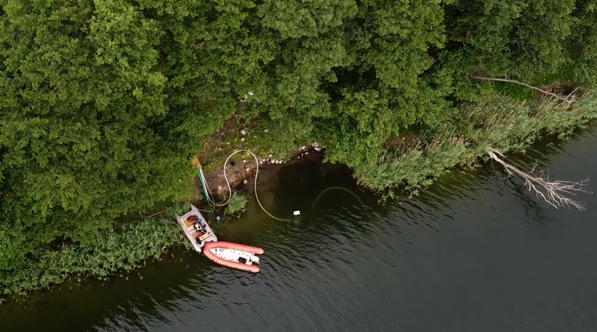 Theo đó, một khuôn mặt bằng gỗ 1.000 năm tuổi được phát hiện ở hồ Lednica giúp hé lộ những thông tin mới về các nghi lễ tâm linh của người Slav Thời Trung Cổ. Ảnh: @Đại học Nicolaus Copernicus.