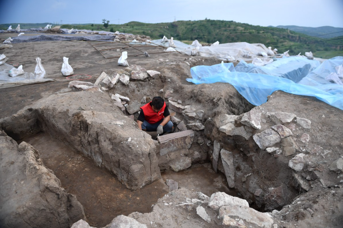 Theo ông Gong Zhanqing, người đứng đầu cuộc khai quật tại địa điểm này, công tác khảo cổ trong bốn năm qua đã phát hiện ra 9 ngôi mộ đá. Ảnh: @Wang Xiao/ Chinadaily.