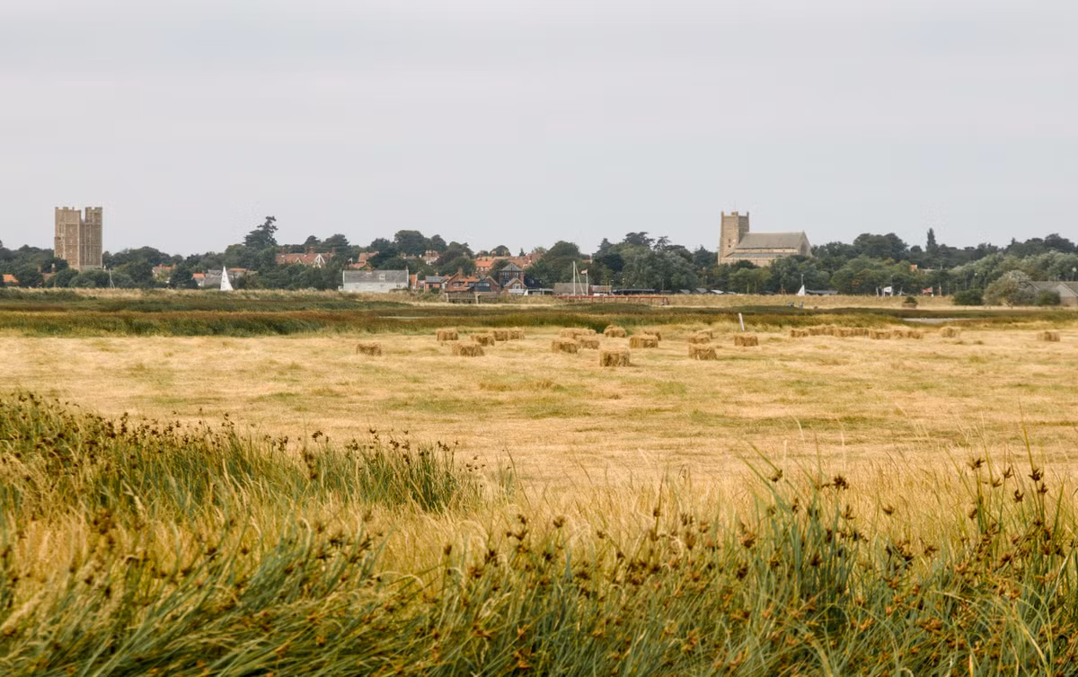 Trong quá trình khai quật lần cuối trước khi tiến hành các dự án trồng cây quanh nhà máy điện hạt nhân mới Sizewell C ở ở Suffolk, nước Anh, Nhóm Khảo cổ học Cotswold đã bất ngờ phát hiện ra hai hố nước cổ đại, bí ẩn. Ảnh: @Wikipedia.