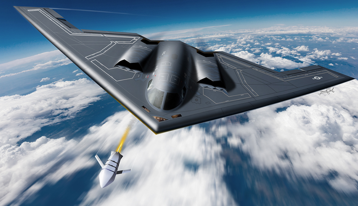 Về mặt lý thuyết, máy bay B-2 Spirits của Mỹ mang theo bom GBU-57 Massive Ordnance Penetrators (MOP) sẽ là một tổ hợp vũ khí đáng gờm có thể đào đủ sâu để phá hủy cơ sở hạt nhân Fordo của Iran. Một phần sức hấp dẫn của máy bay B-2 Spirits là nó có thể xâm nhập rất sâu vào không phận Iran, và tấn công các mục tiêu, mà không cần phải tiến hành một cuộc chiến tranh trên không toàn diện. Tuy nhiên, bất kể thế nào thì máy bay B-2 Spirits vẫn không phải là một lựa chọn cho Israel, vì Mỹ vẫn chưa đồng ý cung cấp dòng máy máy này để tham gia cuộc chiến cùng với Israel. Ảnh: @ Duhr Aviation Art.