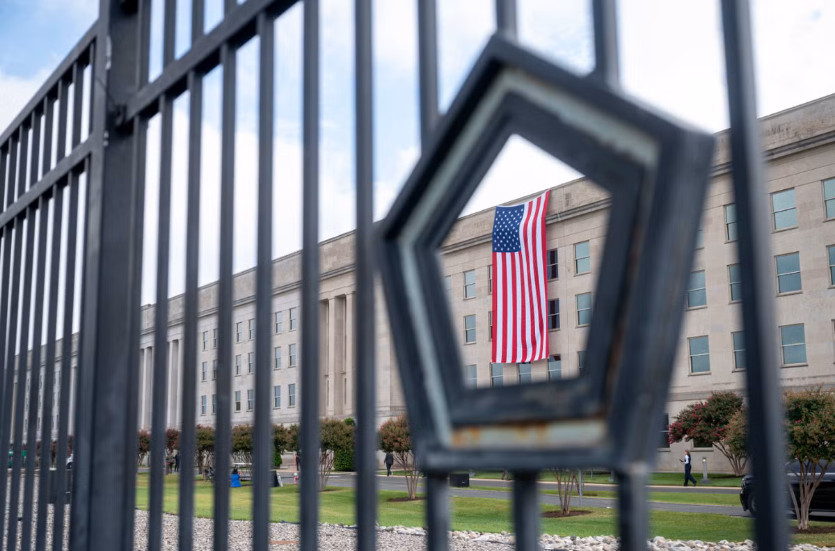 Theo các quan chức quốc phòng và quốc hội Mỹ, lệnh chặn vũ khí của Lầu Năm Góc đã được hoàn tất vào đầu tháng 6/2025, với lệnh đình chỉ thực tế chính thức có hiệu lực vào ngày 1/7. Ảnh: @ Al Jazeera.