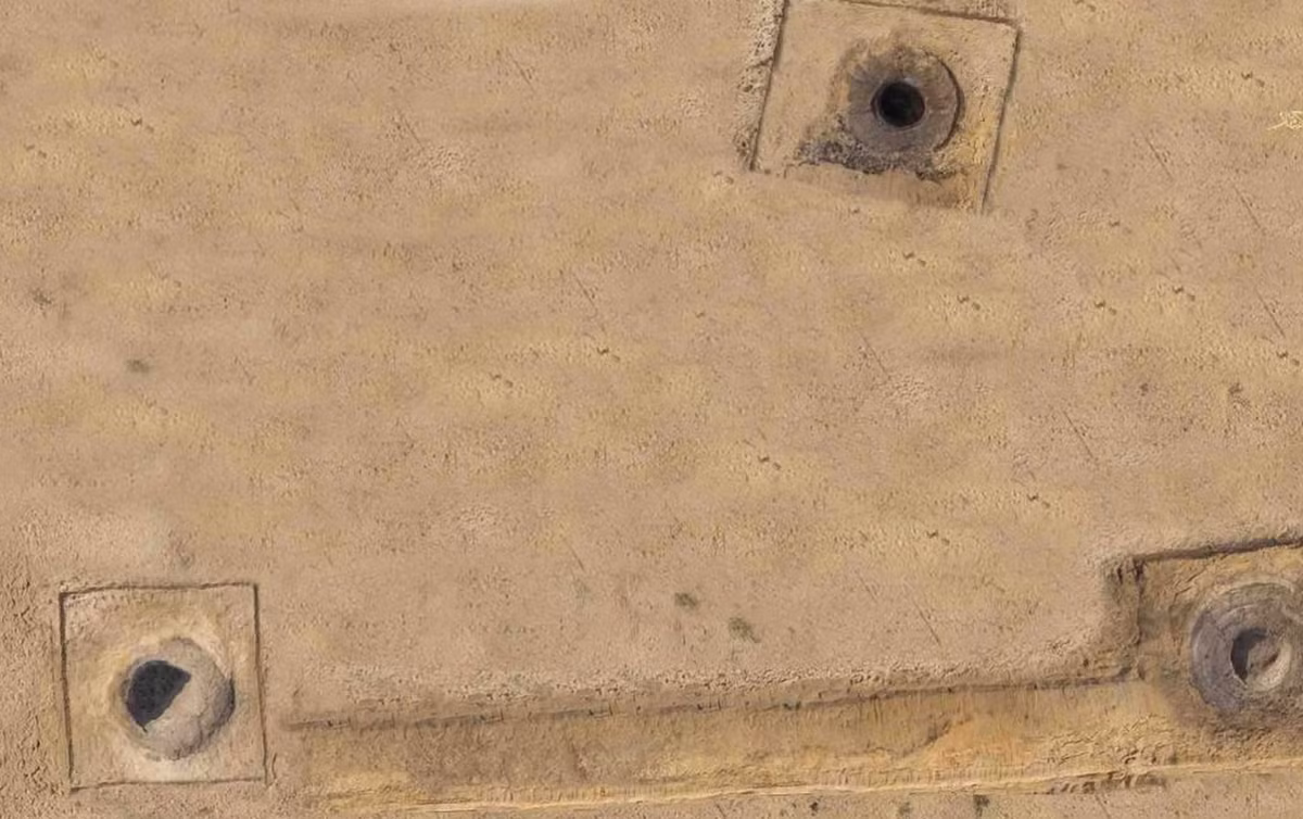 Giờ đây, khi tiếp tục nghiên cứu tại khu di chỉ khảo cổ Al-Kadwa, các chuyên gia đến từ Hội đồng Khảo cổ học Tối cao Ai Cập bất ngờ tìm thấy nhiều cấu trúc lạ cổ xưa. Ảnh: @Hội đồng Khảo cổ học Tối cao Ai Cập.