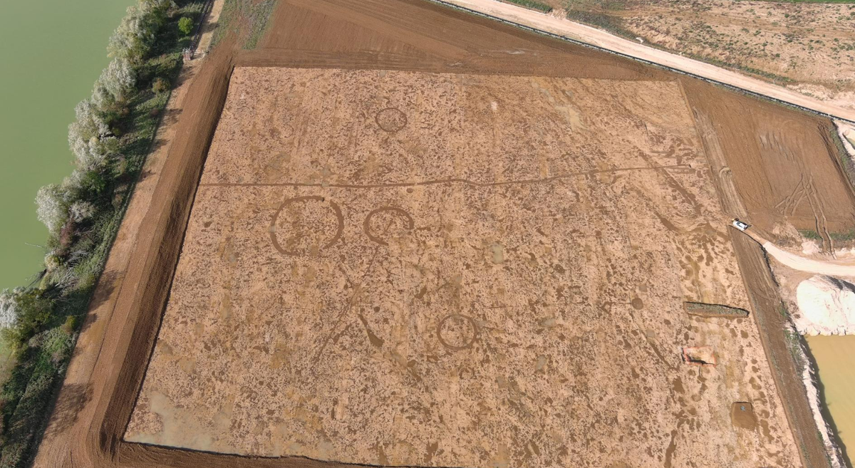 Việc khai quật địa điểm này đã hé lộ bằng chứng về hoạt động của con người từ Thời Kỳ Đồ Đá Mới đến Thời Kỳ Đồ Sắt đầu tiên. Ảnh: @Viện Nghiên cứu Khảo cổ học Dự phòng Quốc gia Pháp.