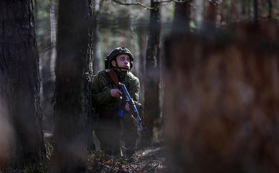 Về phía Ukraine, Bộ Tổng tham mưu nước này cho biết đang củng cố các vị trí phòng thủ, đồng thời tái triển khai một số đơn vị từ hướng Orikhiv để ổn định tình hình. Dù không xác nhận việc mất đất, Kiev thừa nhận tình hình tại một số khu vực “phức tạp và căng thẳng”, cần “biện pháp chiến thuật linh hoạt hơn”.