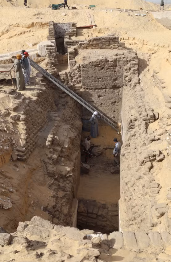 Lăng mộ này có kích thước khổng lồ, thuộc về một vị pharaoh cổ xưa, nằm sâu khoảng 7 mét dưới lòng đất. Ảnh: @Bảo tàng Penn.