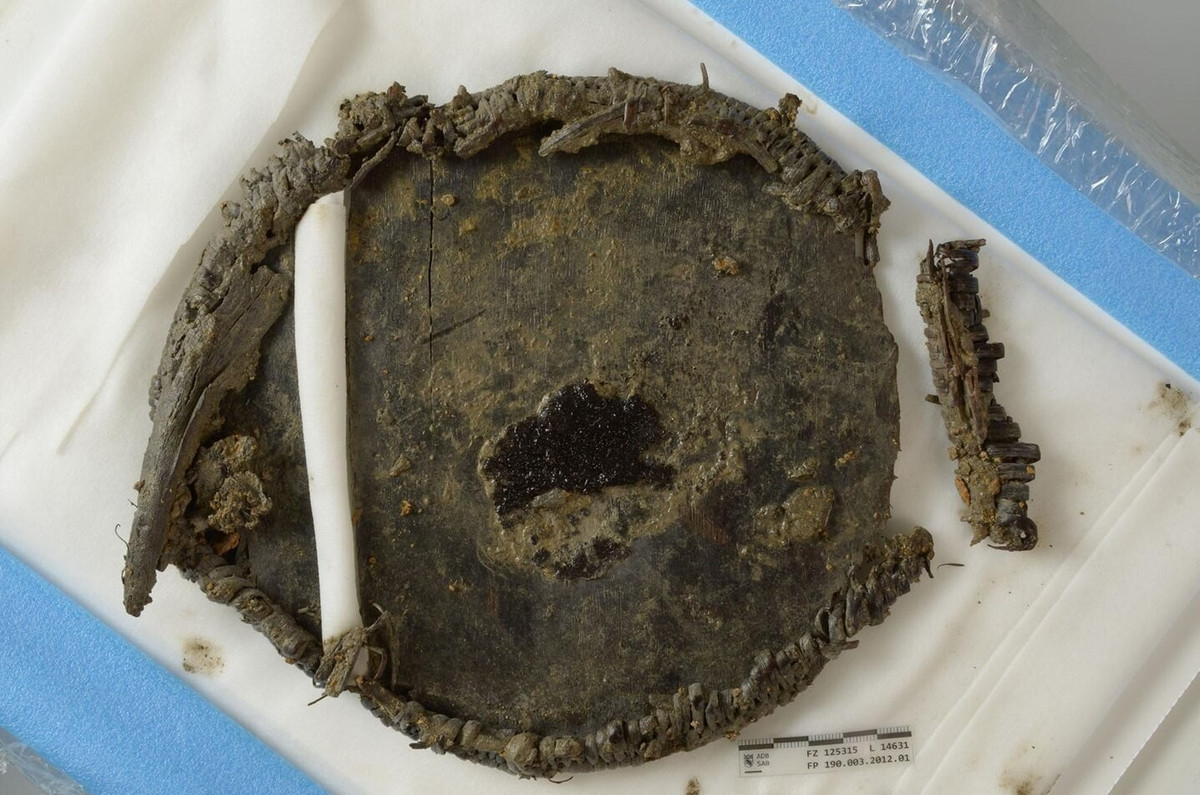 Chiếc bình đựng thức ăn này được cho là có niên đại khoảng 4.000 năm tuổi. Ảnh: @Viện Nghiên Cứu Atlas Obscura.