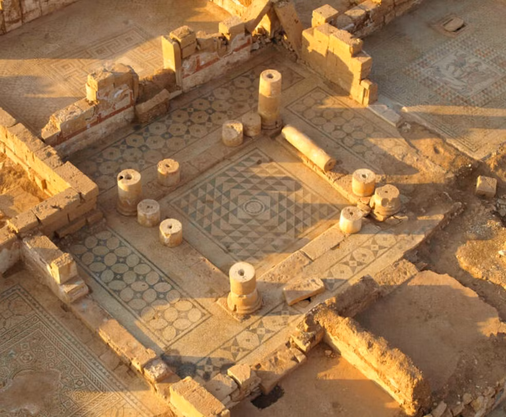 Ptolemais nằm dưới sự kiểm soát của La Mã vào năm 96 TCN và sớm được sáp nhập vào tỉnh Crete và Cyrenaica của La Mã. Sau các cuộc cải cách hành chính của Hoàng đế Diocletian, thành phố cổ này trở thành thủ phủ của tỉnh Libya Superior, còn được gọi là Libya Pentapolis. Ảnh: @Đại học Warsaw.