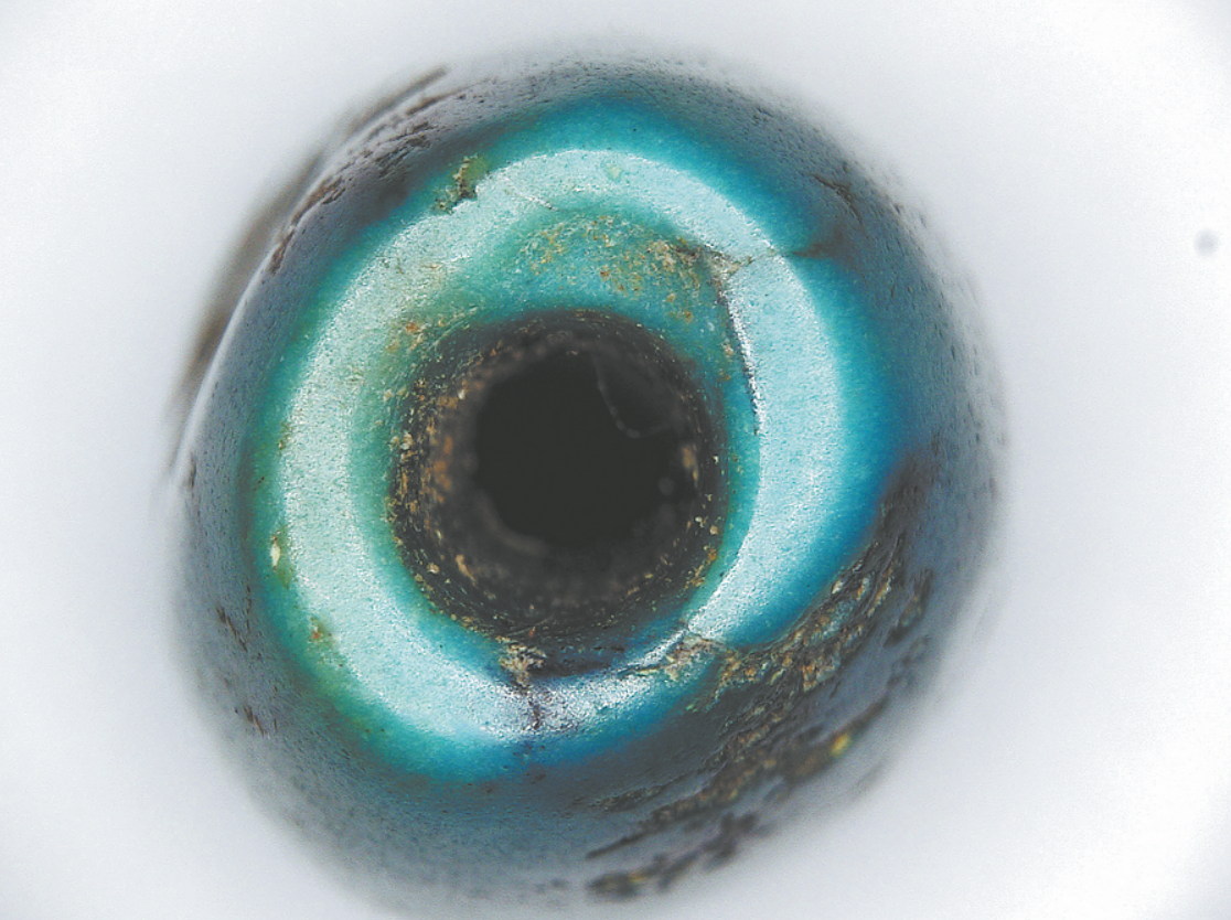 Việc tìm thấy những hạt ngọc màu lam này đã cung cấp bằng chứng khoa học đáng kinh ngạc về một mạng lưới trao đổi đường dài kết nối miền Bắc và miền Nam Trung Quốc hơn ba thiên niên kỷ trước. Ảnh: @Yang Feiyue/China Daily.