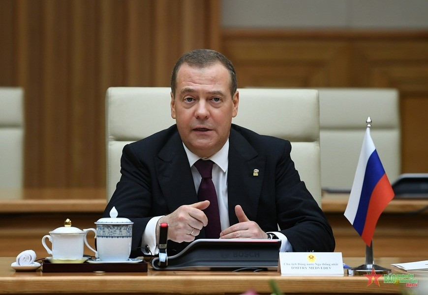 Cựu Tổng thống Nga Dmitry Medvedev hôm 29/9 tiếp tục đưa ra cảnh báo gay gắt: “Châu Âu đơn giản là không thể chịu nổi một cuộc chiến toàn diện với Nga. Nguy cơ xảy ra thiệt hại về người luôn tồn tại”. Phát biểu này làm gia tăng lo ngại rằng Moscow sẵn sàng sử dụng biện pháp cực đoan, kể cả hạt nhân, nếu nhận thấy mối đe dọa hiện hữu.