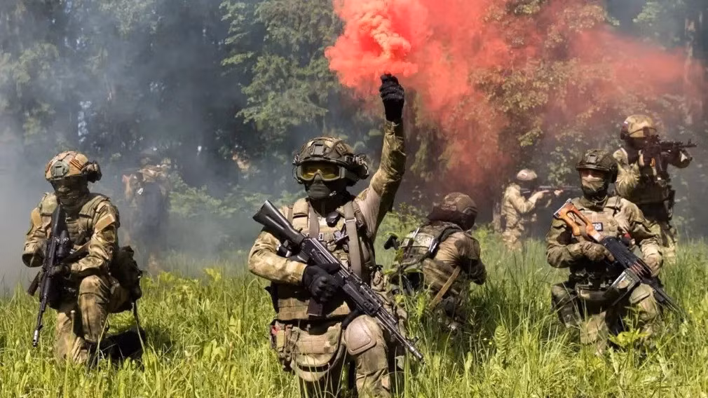 Giới quan sát nhận định rằng việc Nga gây áp lực mạnh ở Kupyansk có thể nhằm mục tiêu chiến lược: kéo căng lực lượng Ukraine, buộc Kiev phải phân tán nguồn lực, từ đó giảm khả năng phòng thủ ở các mặt trận khác như Donetsk hay Kharkov.