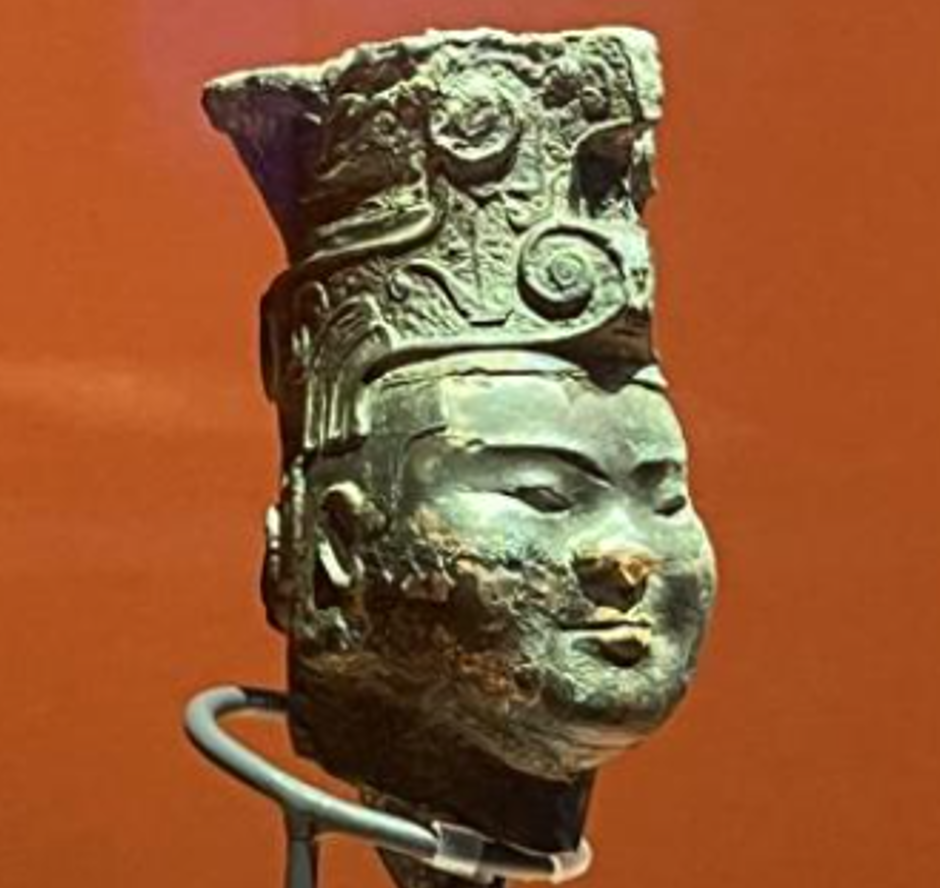 Bức tượng này khắc họa sống động các đường nét trên khuôn mặt và mũ đội đầu của một chiến binh thời nhà Tần. Đây là một bảo vật quốc gia độc nhất vô nhị, thực sự vô giá. Ảnh: @Bảo tàng Hàm Dương.