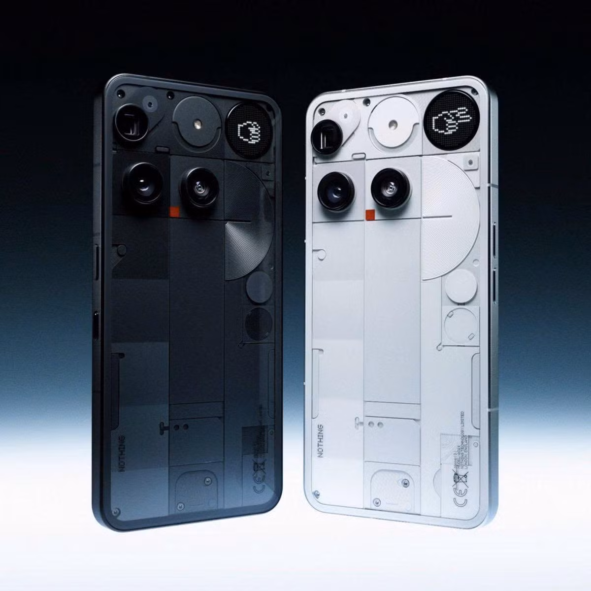 Nothing Phone 3 tiếp tục sử dụng mặt lưng trong suốt, thể hiện rõ bố cục linh kiện và các đường viền bo mạch đặc trưng của dòng máy này.