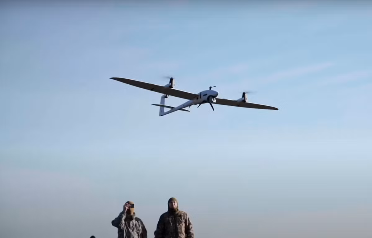 Ông nói thêm rằng, người điều khiển đã phải hủy bỏ nhiệm vụ của UAV Vector, sau khi Nga làm hỏng giá đỡ tải trọng của chiếc máy bay không người lái này. Ảnh: @Quantum-Systems.