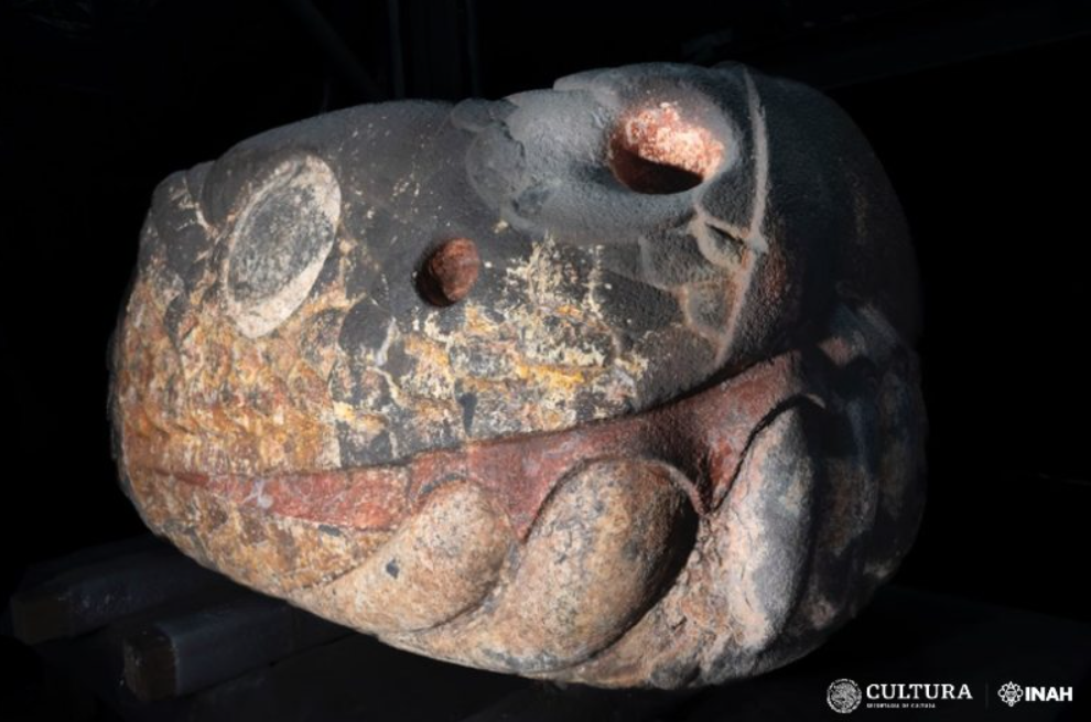 Theo các chuyên gia, bức tượng này đại diện cho một ví dụ điển hình về bảng màu mà người Mexica sử dụng để trang trí các bức tranh thờ cúng và đền thờ của họ. Ảnh: @Viện Nhân chủng học và Lịch sử Quốc gia Mexico.