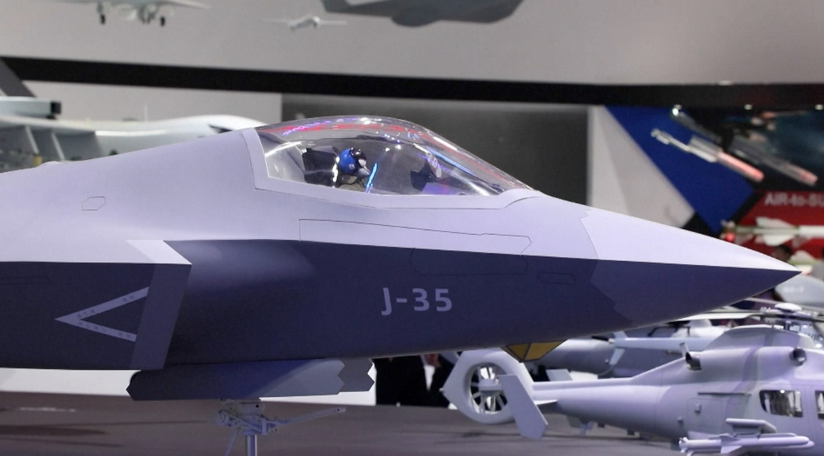 Theo quan điểm của đội ngũ tờ Bulgarianmilitary, các báo cáo về việc giao J-35, mặc dù hấp dẫn, nhưng cần phải xem xét kỹ lưỡng. Nếu đúng, chúng báo hiệu sự thúc đẩy nhanh chóng của Trung Quốc để cạnh tranh với sức mạnh không quân phương Tây, đặc biệt là cả trong lĩnh vực quân sự hàng hải. Ảnh: @ South China Morning Post.