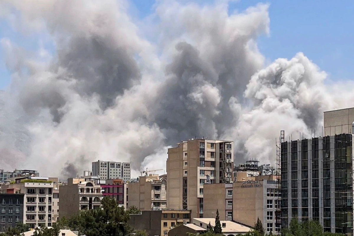 Israel Katz không cung cấp thêm thông tin chi tiết nào về cách Israel có thể hành động chống lại Iran - quốc gia trước đây luôn ủng hộ Hezbollah và phiến quân Houthi ở Yemen, cũng như Hamas, cùng nhiều nhóm khác vẫn tham gia vào các hoạt động quân sự đối đầu với Israel. Ảnh: @ Semafor.