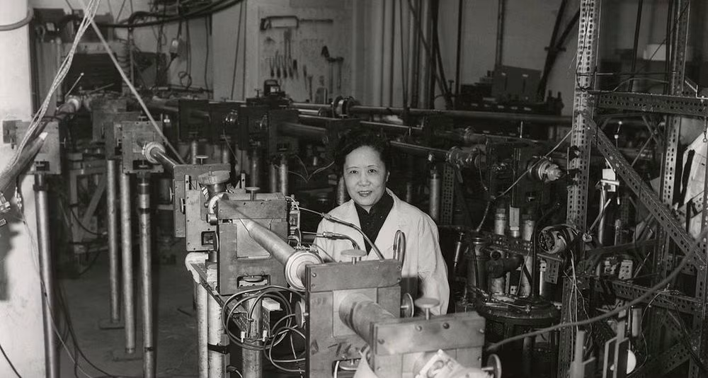 Sau khi rời Dự án Manhattan, Chien-Shiung Wu dành phần còn lại trong sự nghiệp của mình tại Khoa Vật lý ở Columbia, với tư cách là nhà thực nghiệm hàng đầu về phân rã beta và vật lý tương tác. Ảnh: @ Columbia Physics.