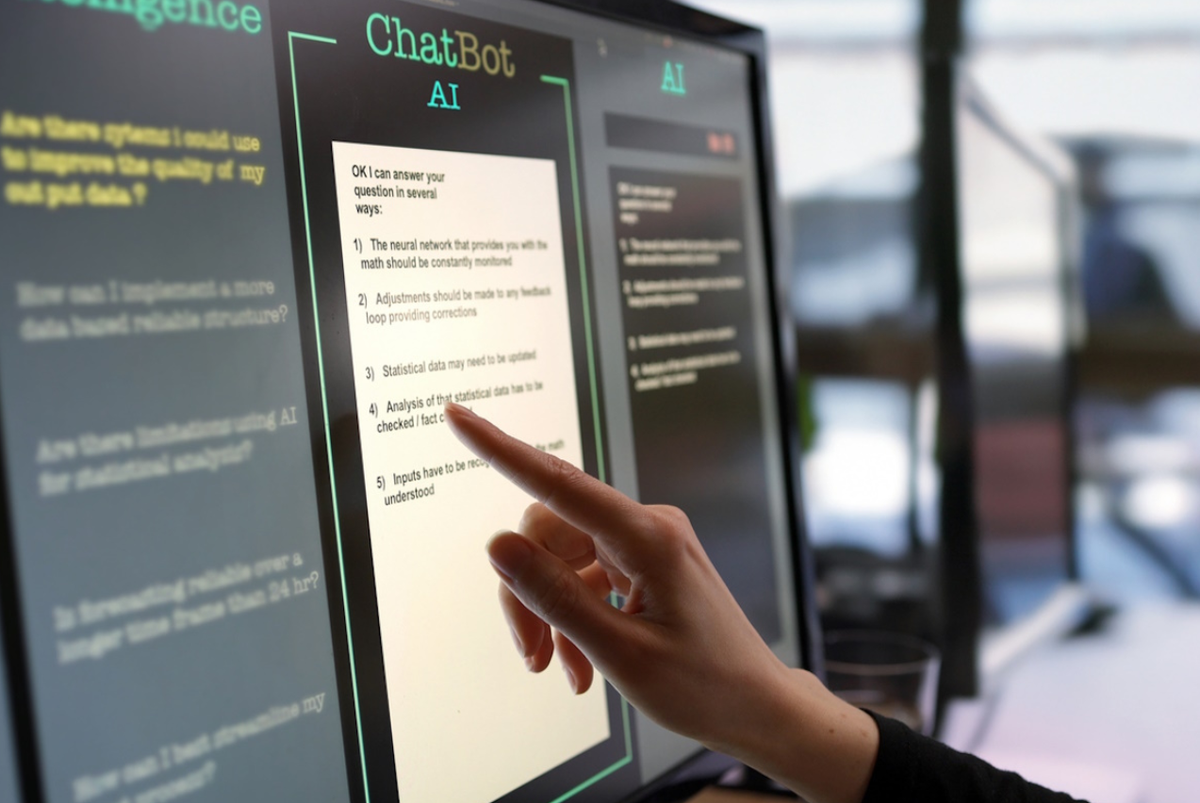 Một số nhà lãnh đạo công nghệ cho rằng, giải pháp cho điều này chỉ cần là đào tạo AI trên nhiều dữ liệu hơn. Nhưng suy nghĩ này là sai lầm, Becker lưu ý rõ. Ảnh: @ Business Reporter.