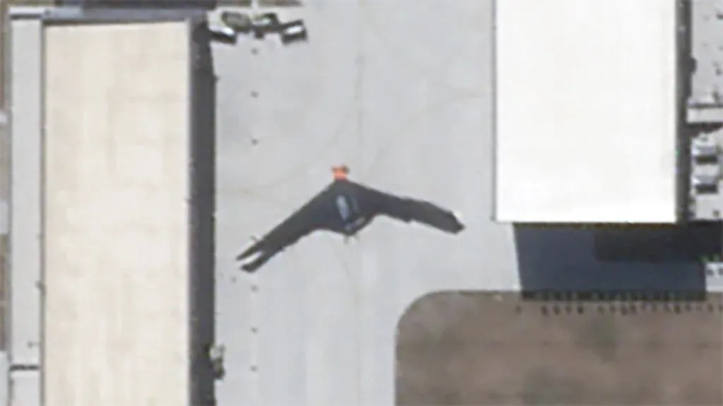 Bên cạnh UAV tàng hình, Bắc Kinh còn theo đuổi nhiều dự án khác như máy bay chiến đấu J-36 ba động cơ, J-XDS, các UAV “người bạn đồng hành trung thành” và đặc biệt là máy bay ném bom tàng hình H-20 vốn được giữ bí mật tuyệt đối. Rất có thể các nghiên cứu về UAV HALE như WZ-X sẽ ảnh hưởng trực tiếp đến thiết kế của H-20.