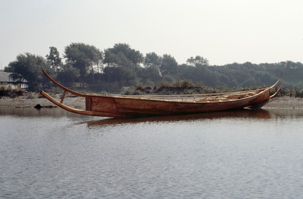 Ngoài ra, trong quá trình nghiên cứu, nhóm chuyên gia đã phát hiện một phần dấu vân tay người trong vật liệu trám kín. Mặc dù không thể xác định chắc chắn nguồn gốc của nó, các nhà nghiên cứu cho rằng, có thể một thành viên thủy thủ đoàn đã để lại dấu vân tay này trong quá trình sửa chữa thuyền. Phát hiện này mang đến một mối liên hệ hữu hình với những người đi biển từng vận hành con thuyền cổ đại này. Ảnh: @Đại học Lund.