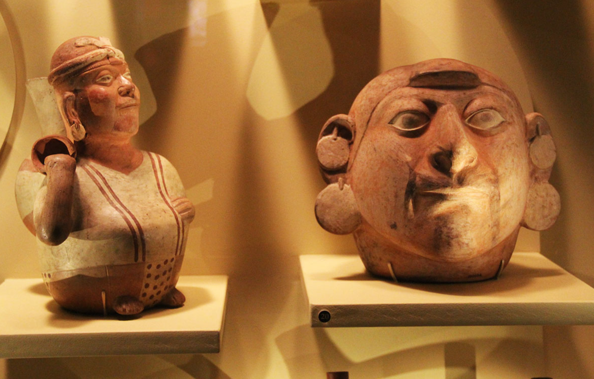 Đất đai của Người Moche bị bao phủ bởi sa mạc và điều kiện sống khá khó khăn, nhưng người Moche lại có tổ chức xã hội tốt và có năng lực. Họ biết xây dựng các kênh tưới tiêu để trồng trọt ở các thung lũng sa mạc. Ảnh: @Bảo tàng Lăng mộ Hoàng gia Sipan.