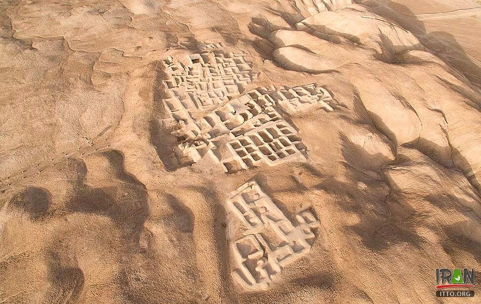 Trong quá trình khai quật khảo cổ tại khu định cư Shahr-i Sokhta này, các chuyên gia đến từ Cơ Quan Cổ Vật Iran bất ngờ tìm thấy di tích chôn cất cổ xưa kỳ lạ. Ảnh: @IITO.