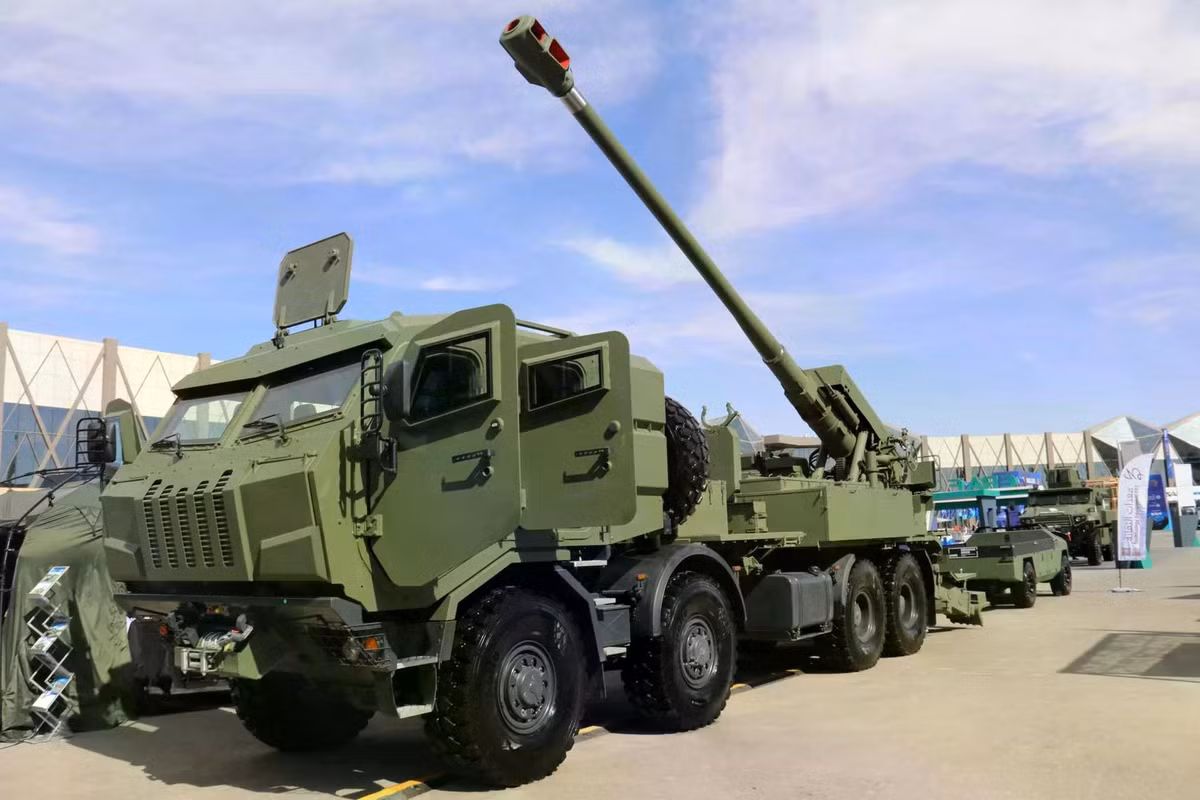 ukraine-unveils-latest-version-of-its-combat-proven-2s22-bohdana-155-mm-88-howitzer-1920-001-b68147dd.jpg