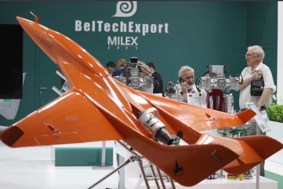 Vốn dĩ, Berkut-BM là một máy bay không người lái cảm tử chạy bằng động cơ phản lực do công ty Indela của Belarus trực tiếp phát triển. Nó được thiết kế để tấn công các mục tiêu chiến trường nhạy cảm. Ảnh: @Defense Express.